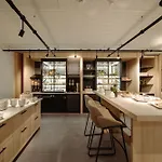 Dips&drops - The First Bike And Hub Hotel