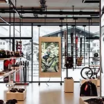 Hotel Dips&drops - The First Bike And Hub 4*