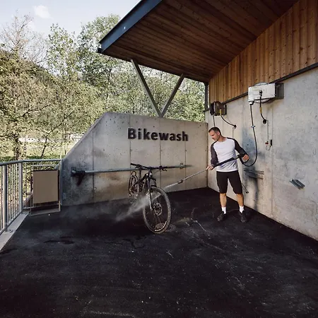 Dips&drops - The First Bike And Hub 酒店 4*