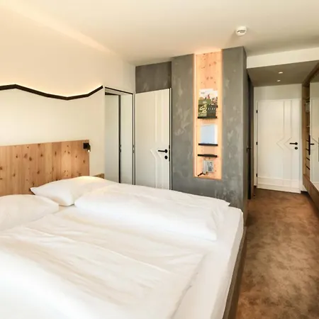 Dips&drops - The First Bike And Hub Hotel