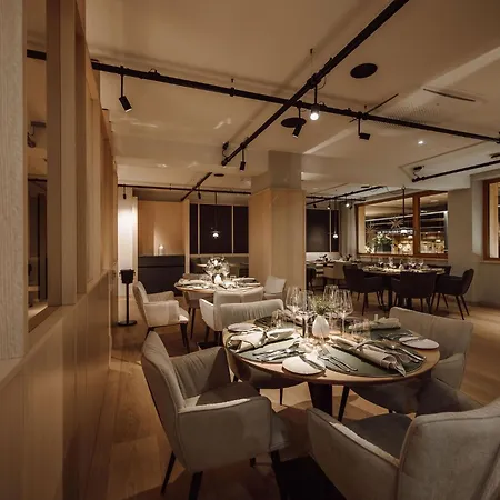 Dips&drops - The First Bike And Hub Hotel