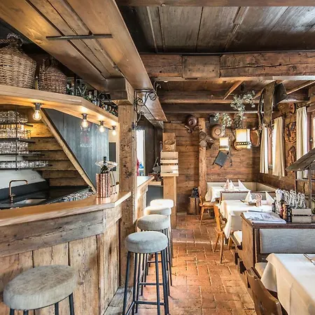 Hotel Dips&drops – The First Bike And Hub 4*