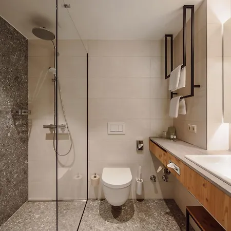 Dips&drops – The First Bike And Hub Hotel