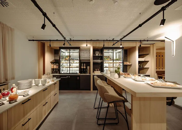 Dips&drops - The First Bike And Hub Hotel