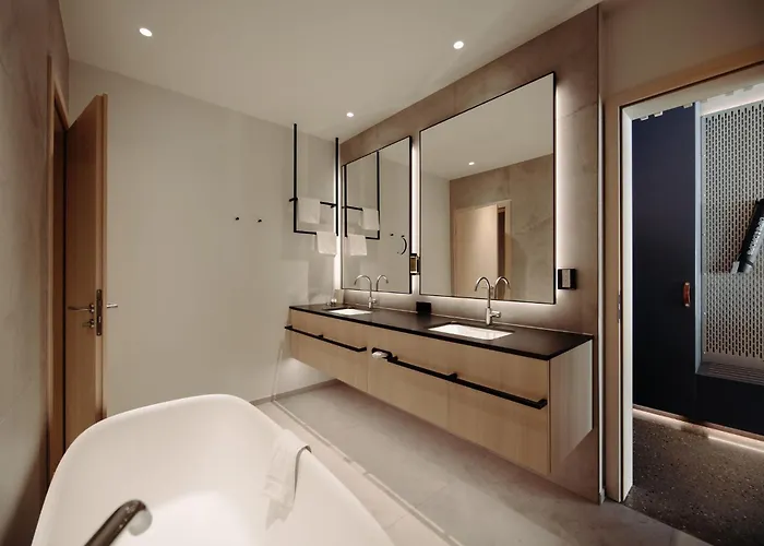 Dips&drops - The First Bike And Hub Hotel 4*