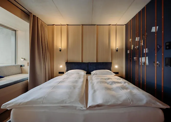 Dips&drops - The First Bike And Hub Hotel