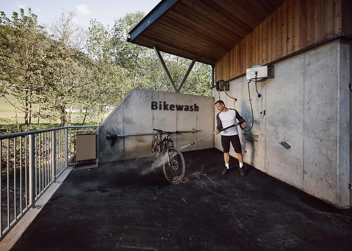 Dips&drops - The First Bike And Hub Hotel 4*