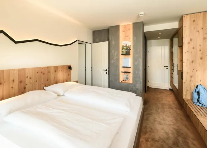 Dips&drops - The First Bike And Hub Hotel