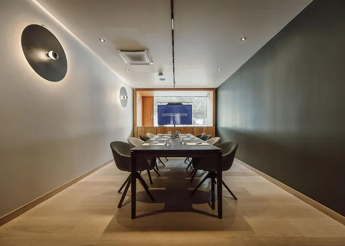 Hotel Dips&drops - The First Bike And Hub 4*